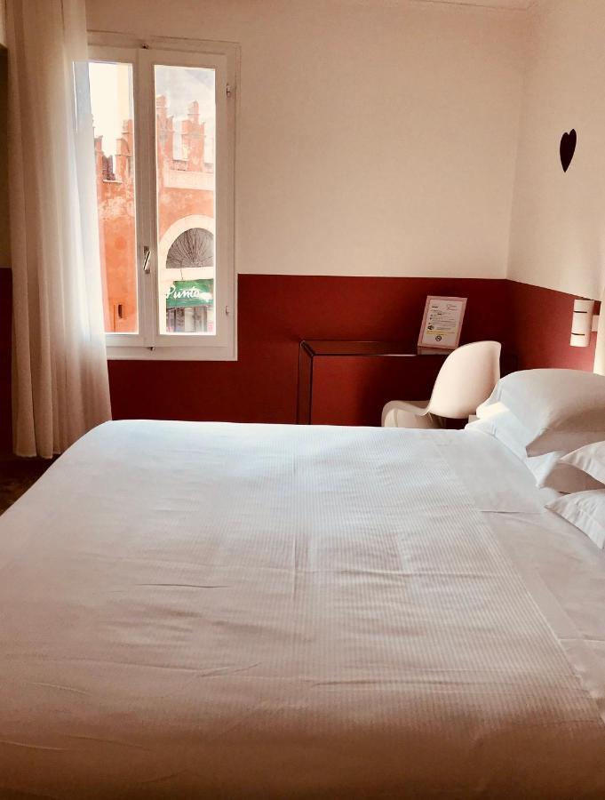 Dolce Verona Suites Bagian luar foto